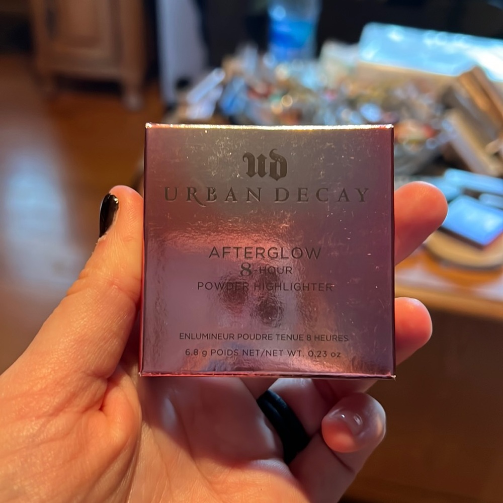 UD Afterglow Powder highlighter - Aura
